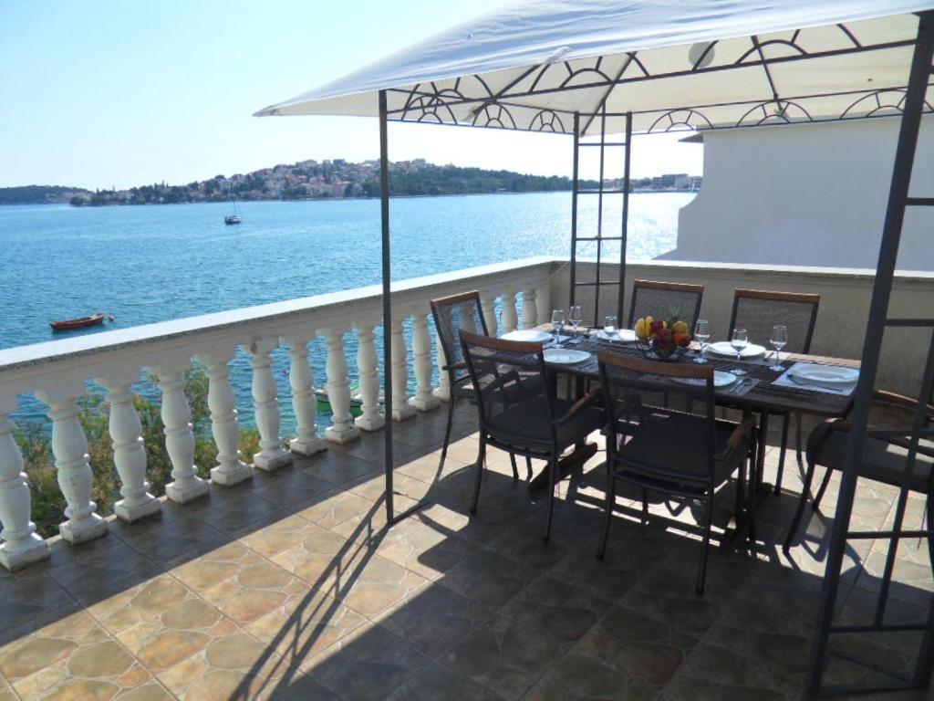 Sunset Beachfront Residence Rogoznica  Buitenkant foto